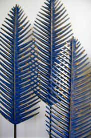 inredningsdetaljer blad i blå och guld